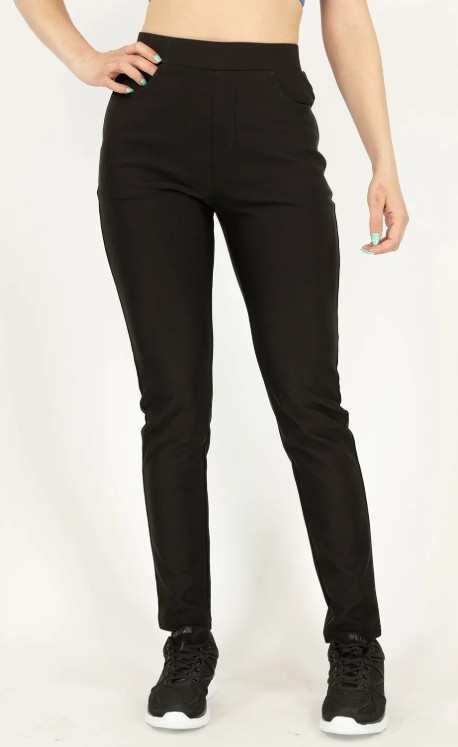 PANTALONI IN TAGLIO ELEGANTE ELASTICIZZATI